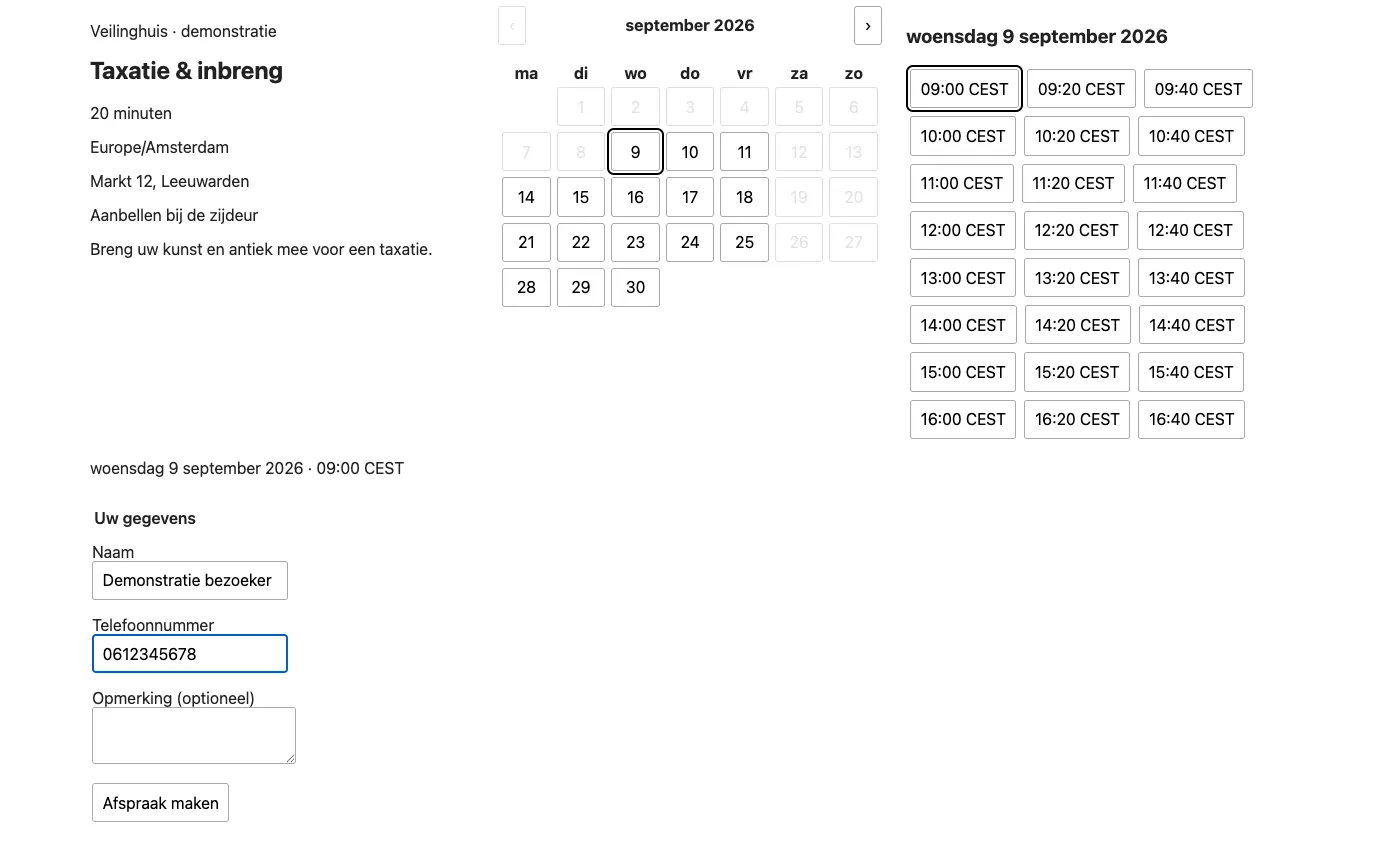 De boekingskalender op een website: een maand, de vrije tijden van een dag en het formulier